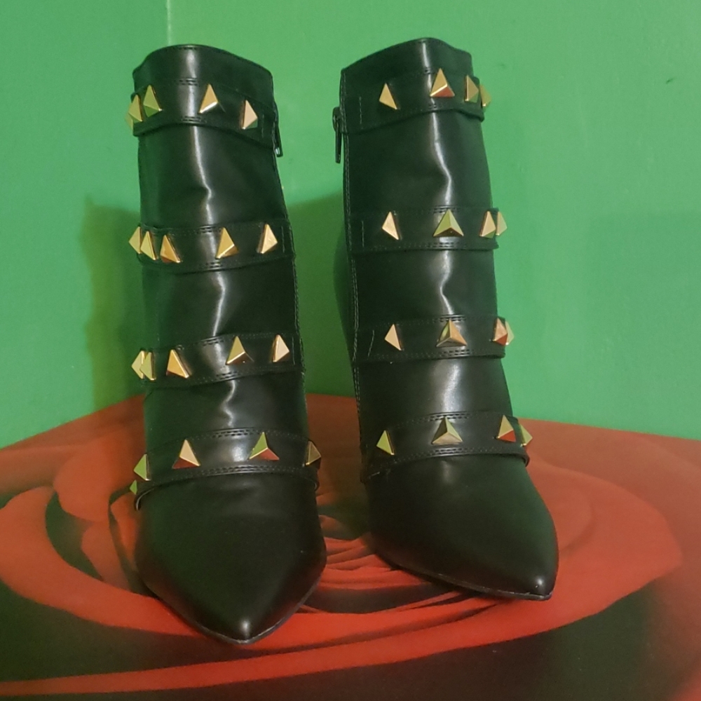 Scene Booties - Picture 4 of 5